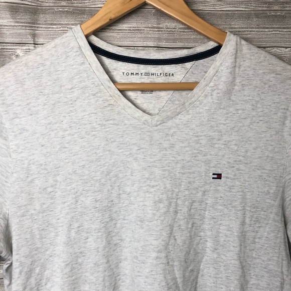 Vintage Basic Tommy Hilfiger V Neck - Picture 2 of 5